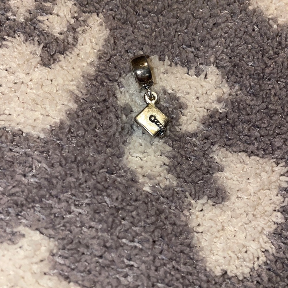 Authentic PANDORA Graduation Hat Charm - Picture 5 of 7